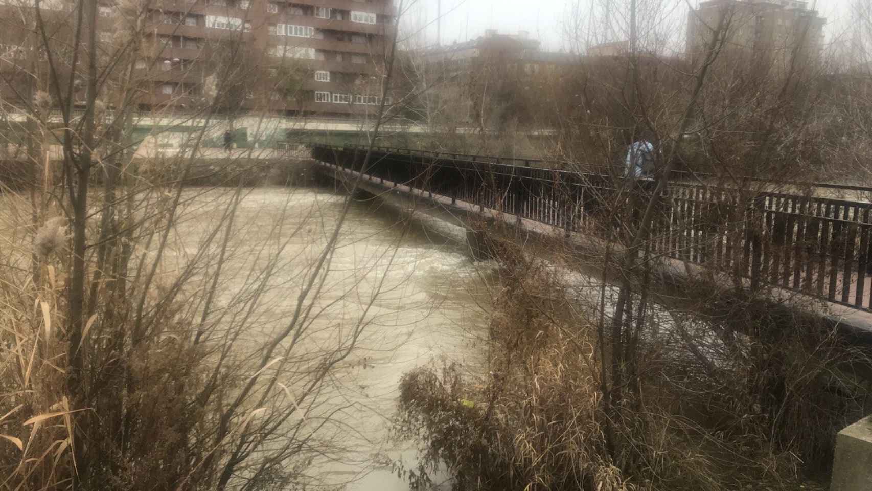 Cierre de la pasarela del río Bernesga en León