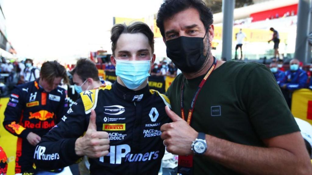 Oscar Piastri y Mark Webber, durante una prueba de la Formula 2