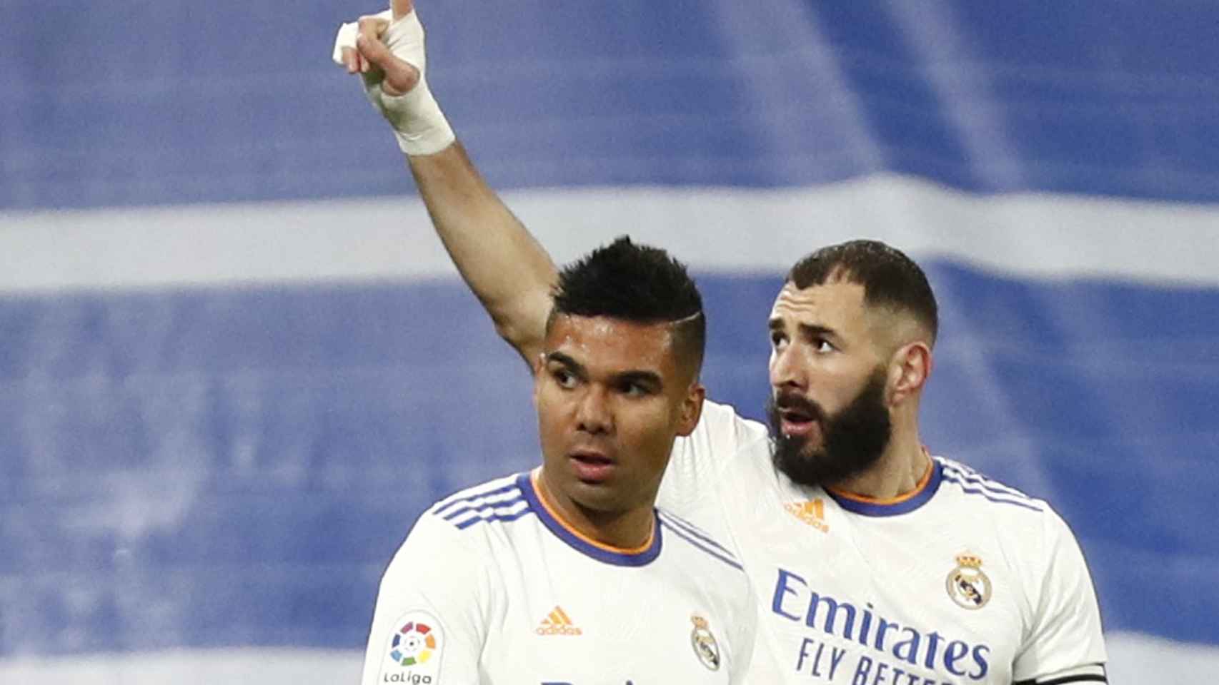 Karim Benzema celebra su gol al Atlético de Madrid