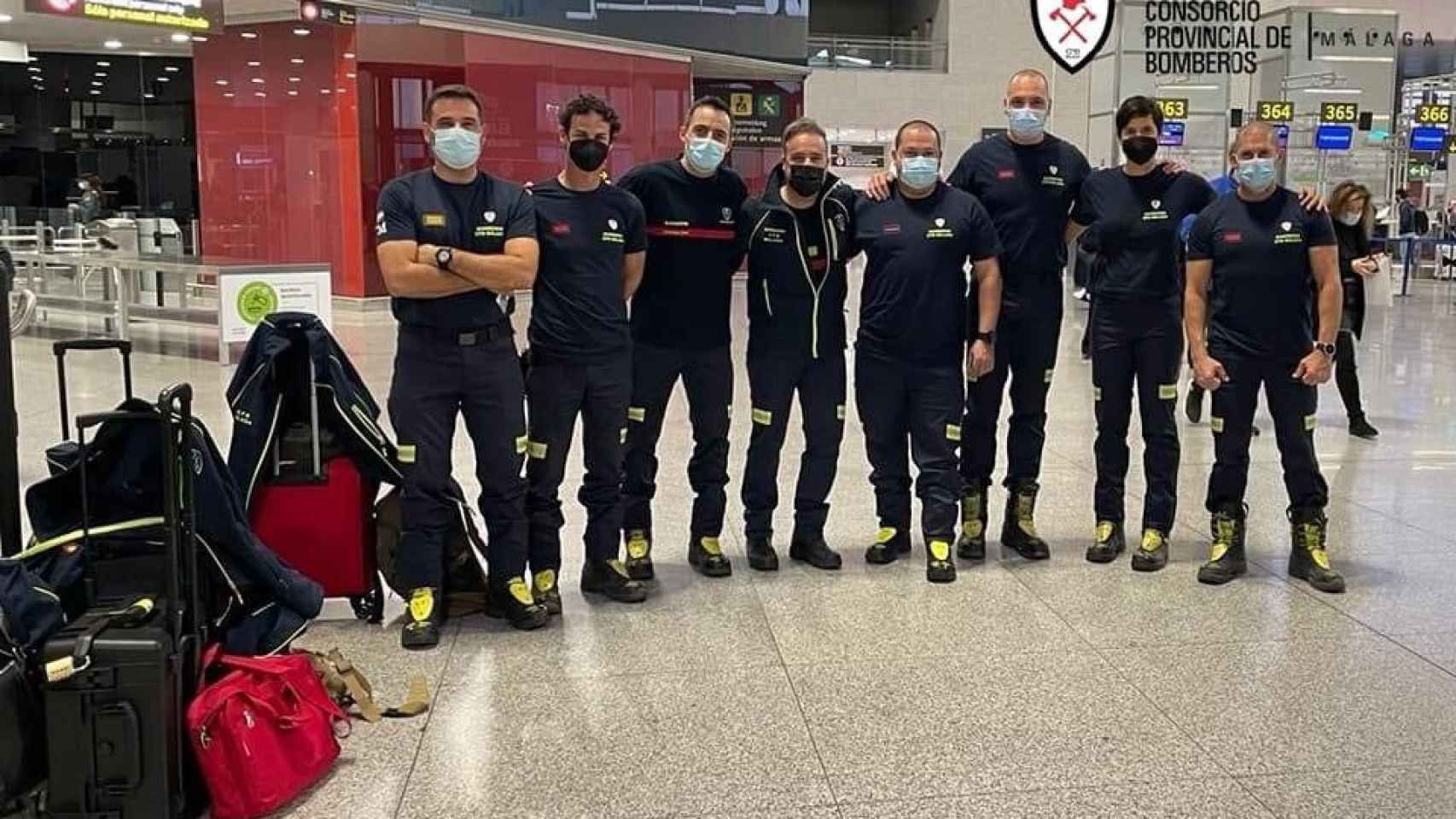Los bomberos malagueños que emprenden viaje a La Palma.