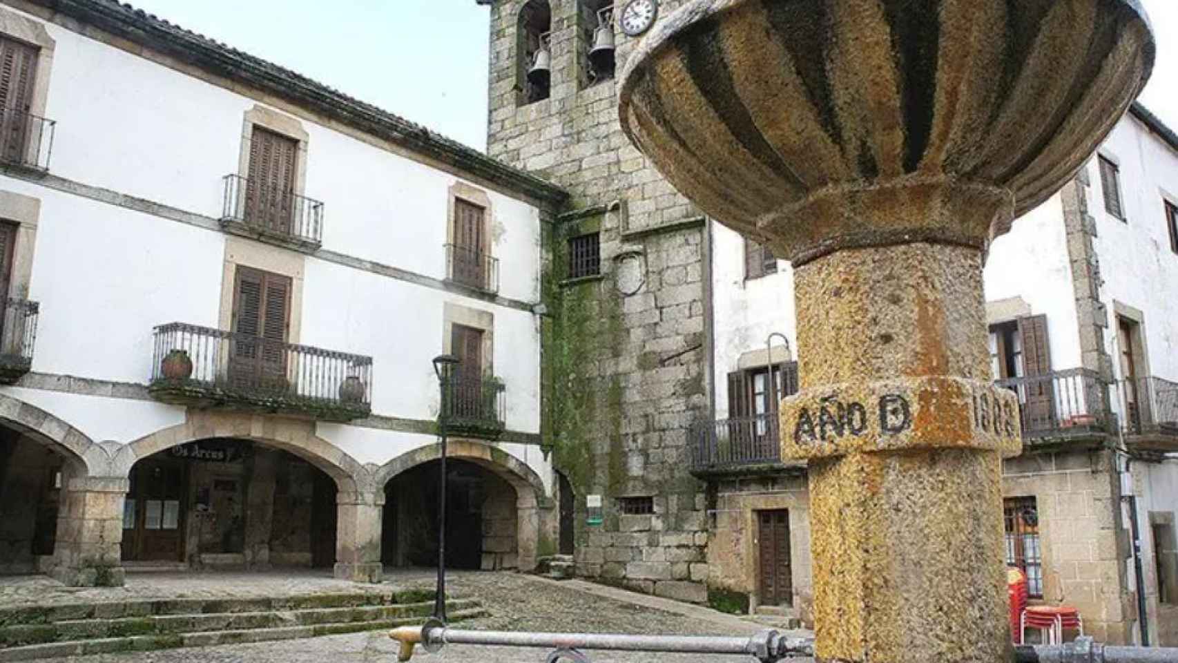 Plaza Mayor de San Martin de Trevejo.
