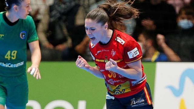 La Guerrera Soledad López celebra uno de los goles de la selección española en Torrevieja.