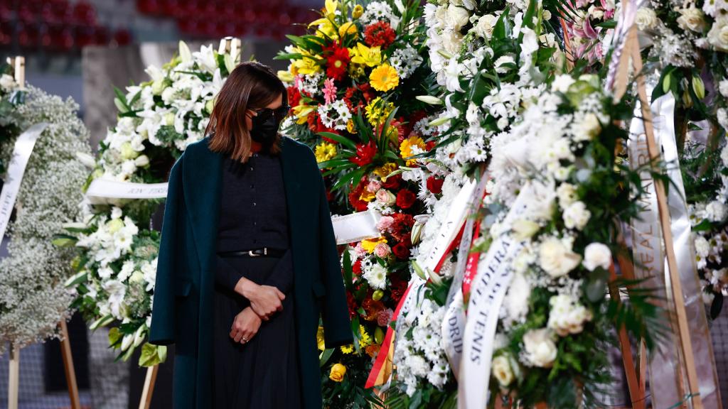 Alba Santana, despidiendo a su padre en la Caja Mágica de Madrid.