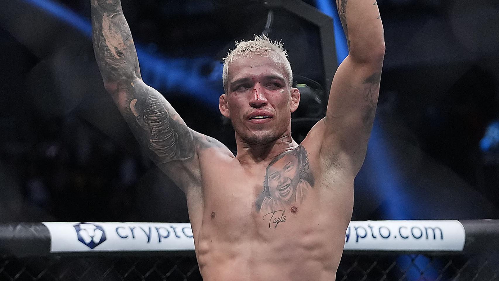 Charles Oliveira, después de retener el título de campeón del ligero de la UFC