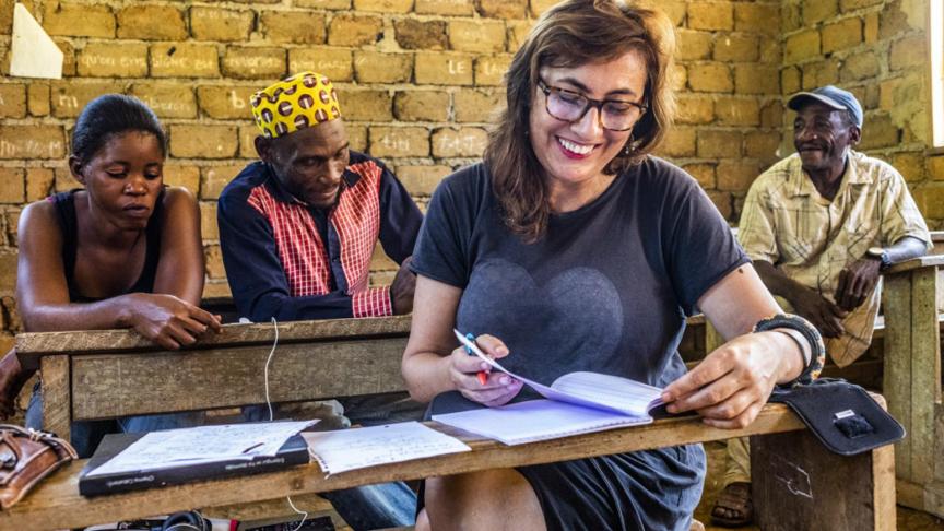 La escritora y cuentacuentos Ana Griot en Carmerún.