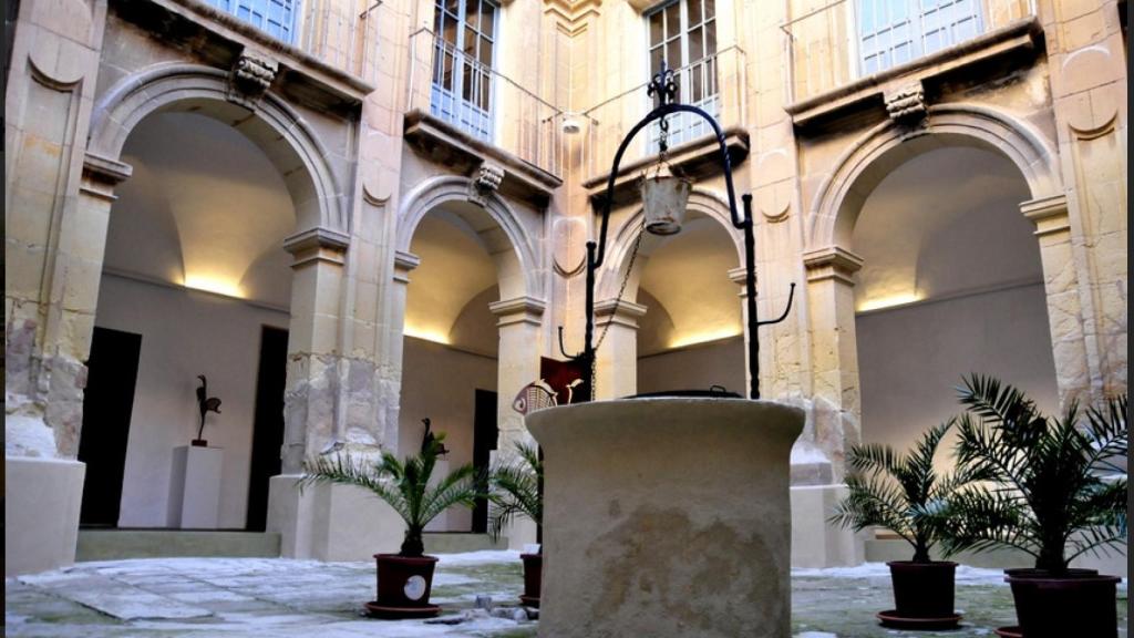 El patio del antiguo convento de Las Clarisas.