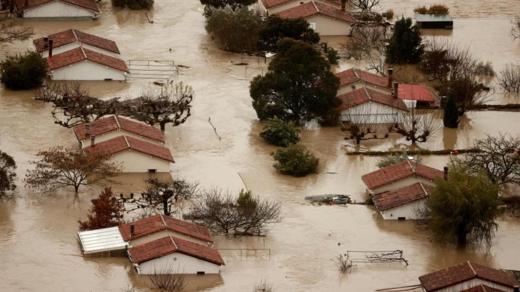 Inundaciones tras el desbordamiento del río Arga a su paso por Huarte (Navarra).