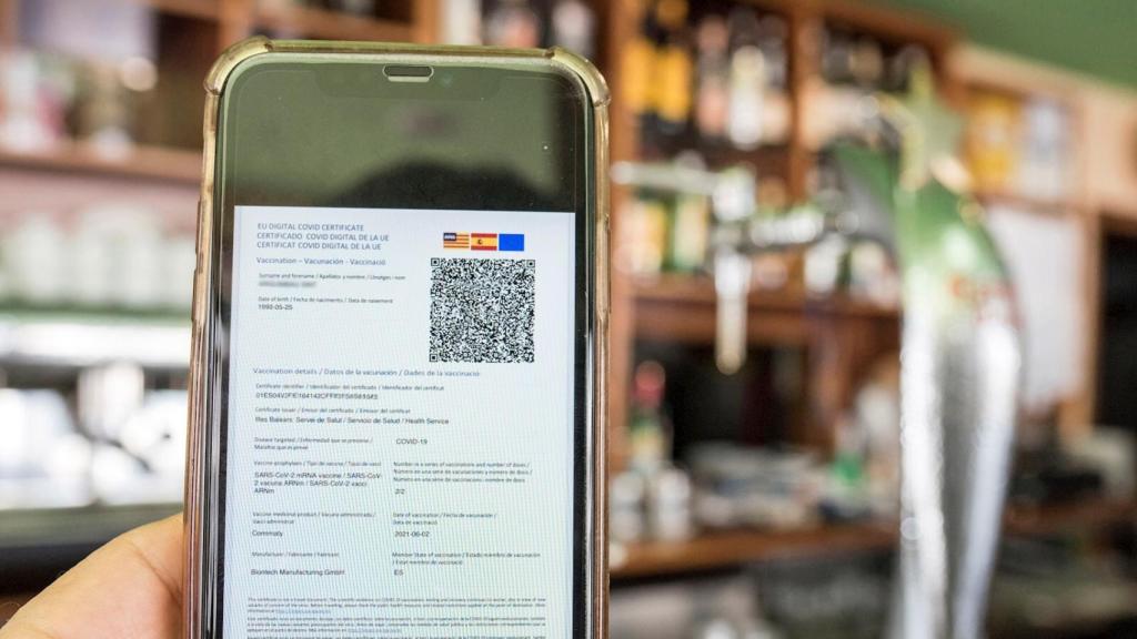 Certificado Covid para entrar en un bar.