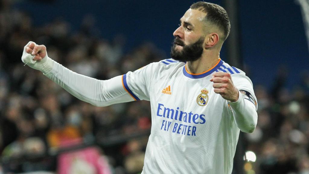 Karim Benzema celebra un gol con el Real Madrid en la temporada 2021/2022