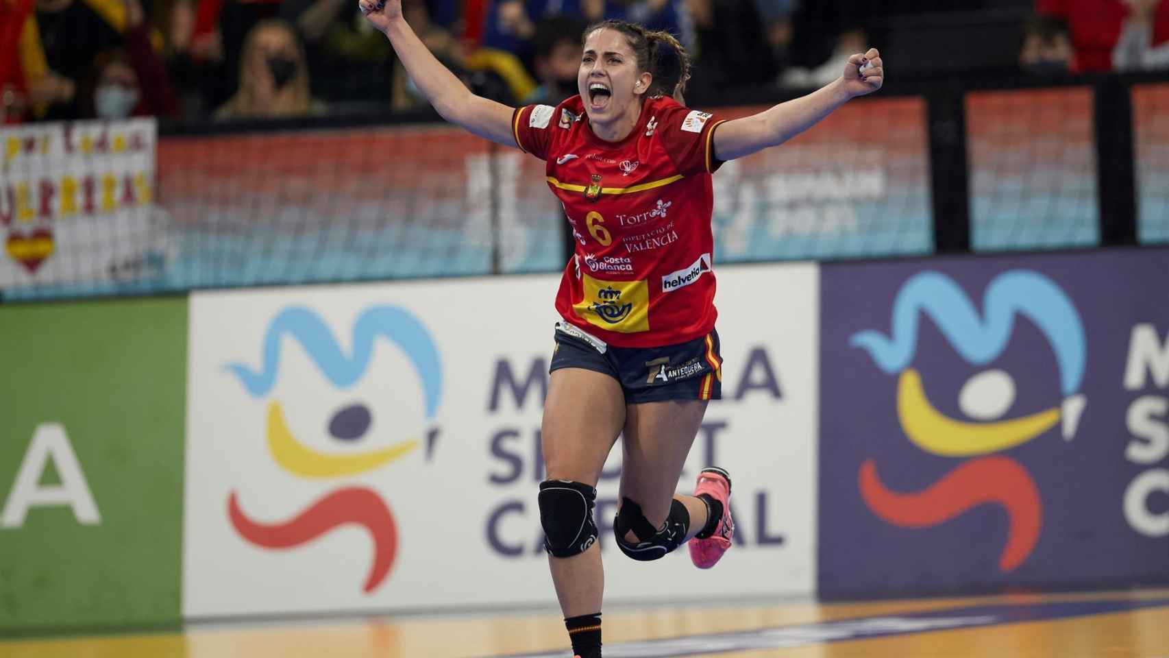 Carmen Campos, en un partido de la selección española de balonmano femenino durante el Mundial