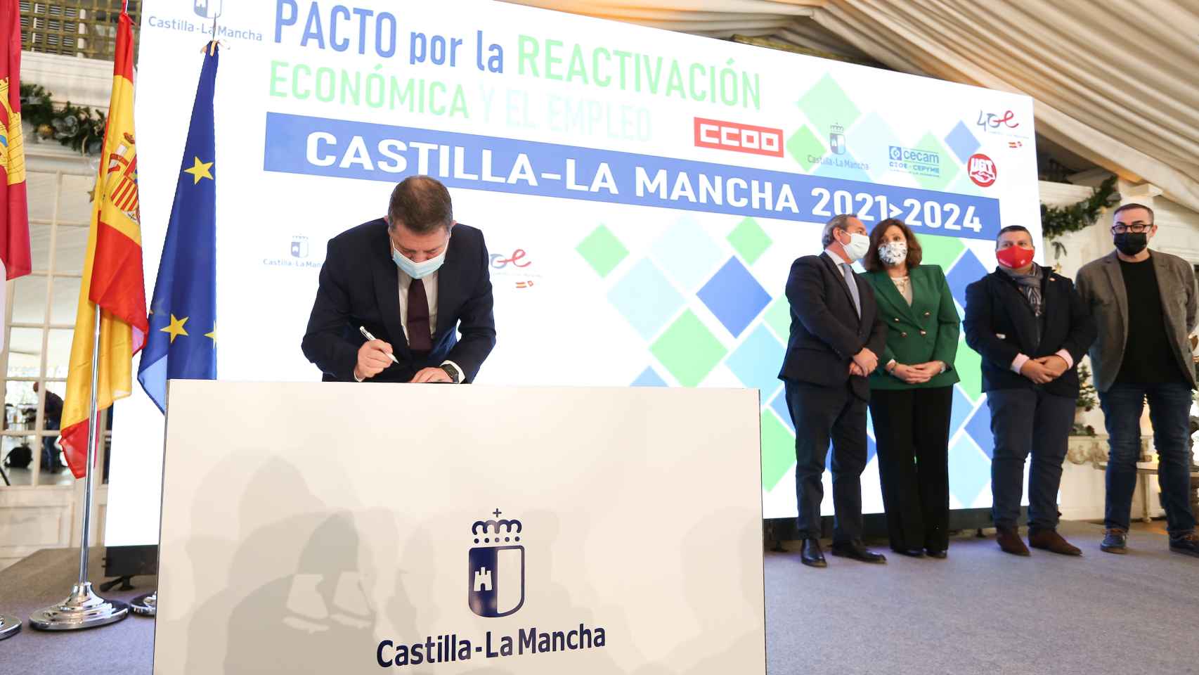 Emiliano García-Page ha estampado su firma.