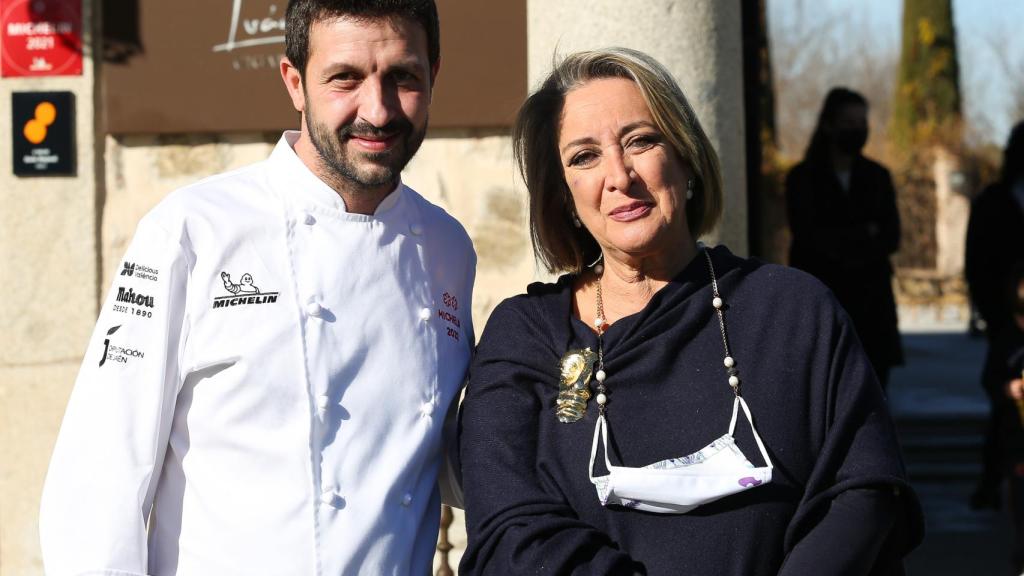 Iván Cerdeño junto a Esther Esteban, presidenta del Consejo de Administración de EL ESPAÑOL - EL DIGITAL CLM.