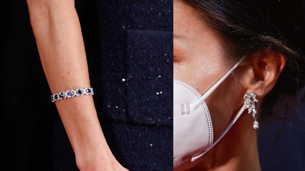 La pulsera y los pendientes que ha lucido Letizia en montaje de EL ESPAÑOL.