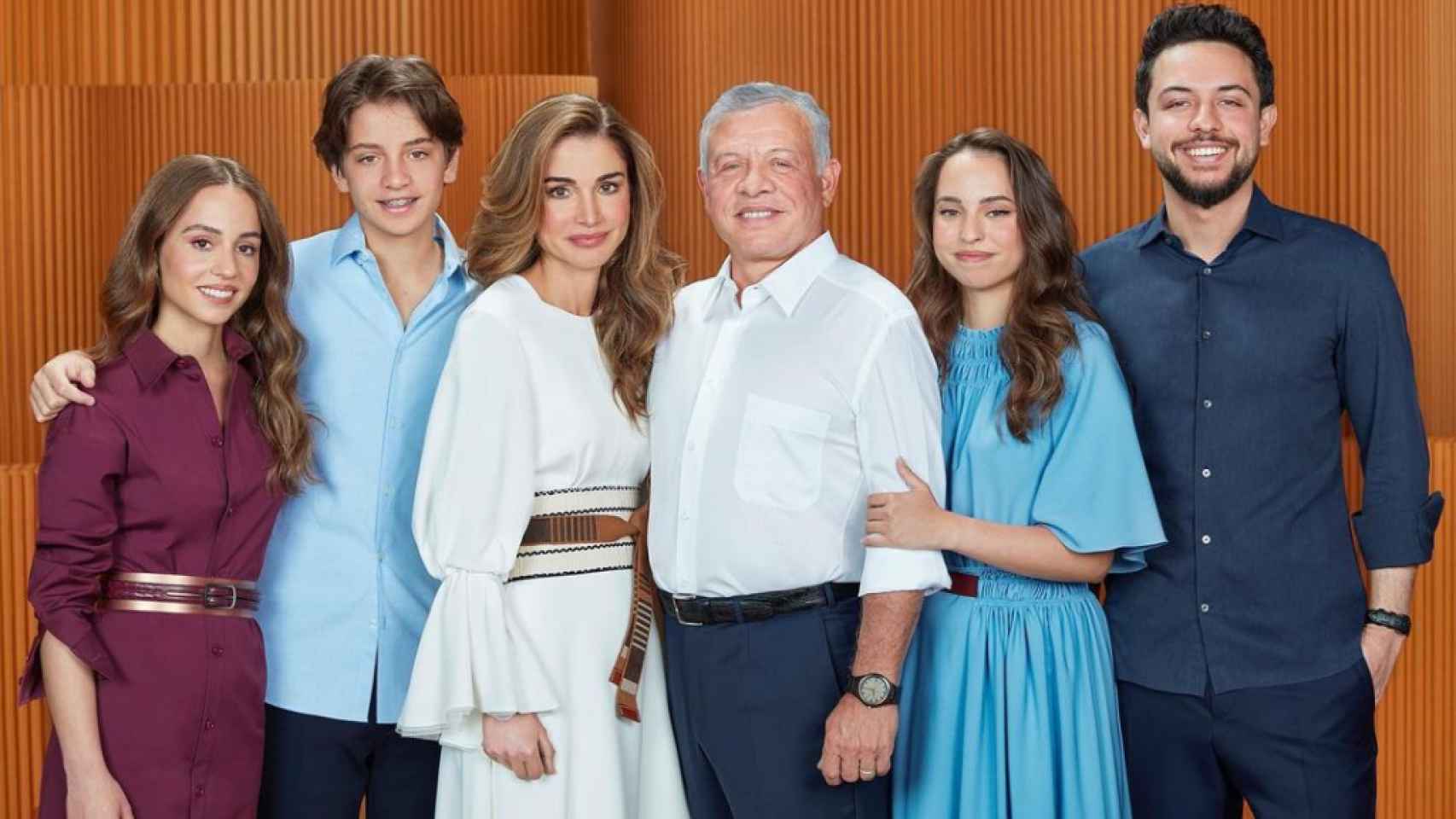 Rania de Jordania, Abdalá II y sus hijos en la felicitación de Navidad.