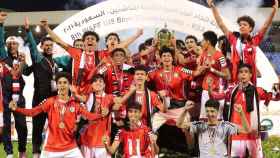 Los jugadores de Yemen celebran el título.
