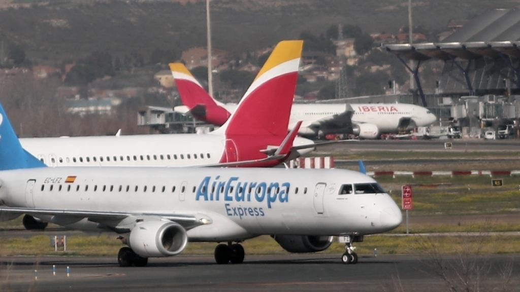 Aviones de Iberia y Air Europa en una foto de archivo.