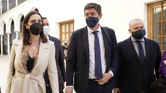 Juan Marín con la diputada malagueña Teresa Pardo.