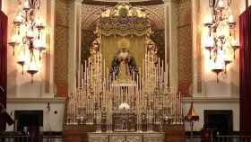 La Virgen de la Esperanza preside el altar mayor de su basílica para los cultos de diciembre.