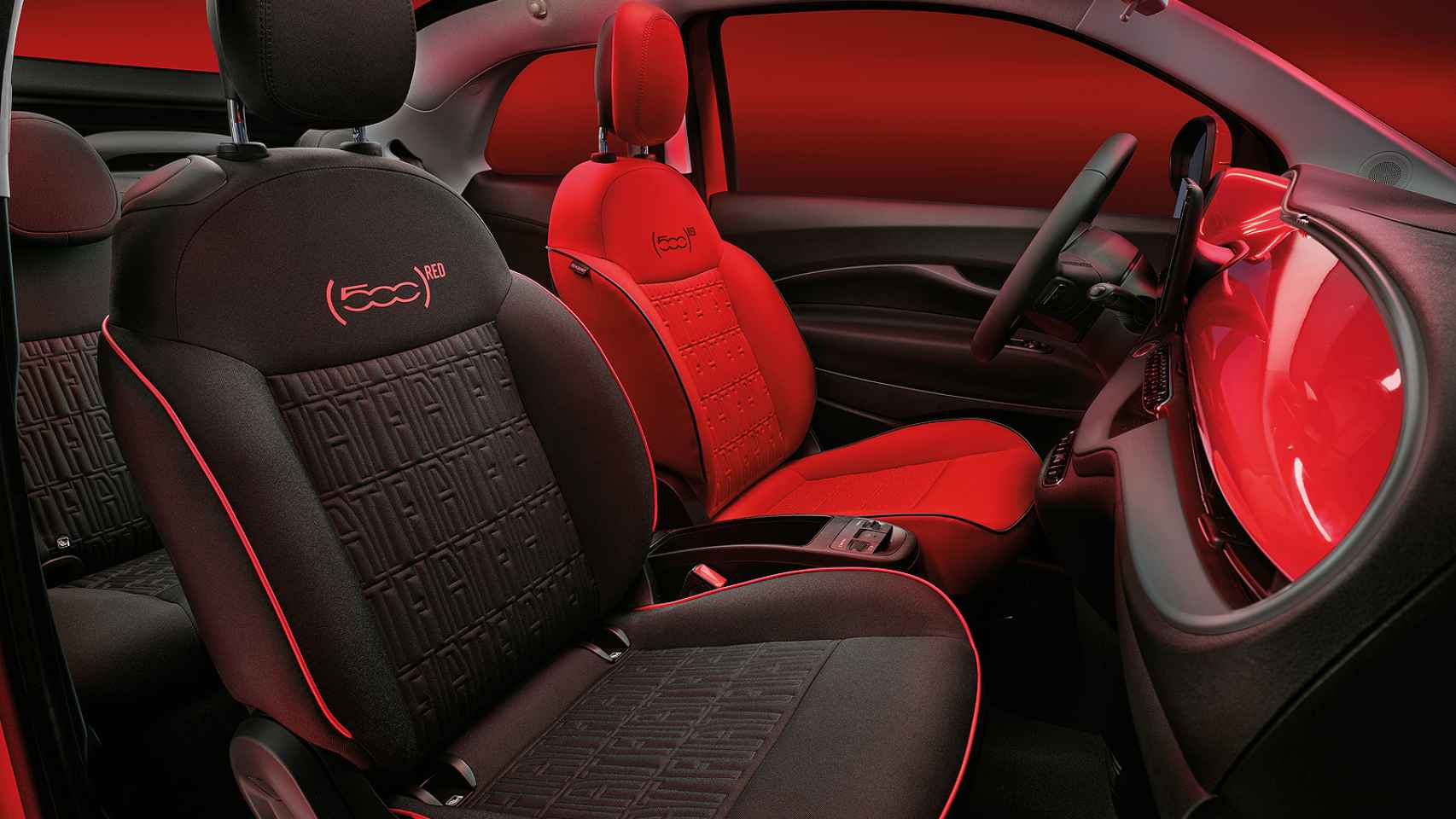 Los más aventureros pueden elegir un asiento en cada color en este Fiat 500 e red.