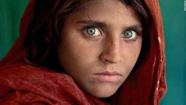 Famoso retrato de una niña afgana realizado por Steve McCurry.