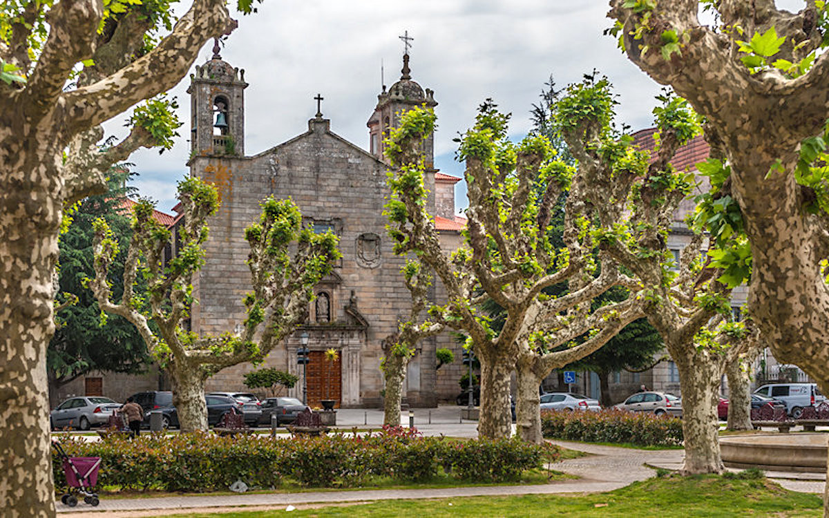 Praza España- Iglesia de Santa Eulalia de Arealonga. Foto: Visit Vilagarcía.