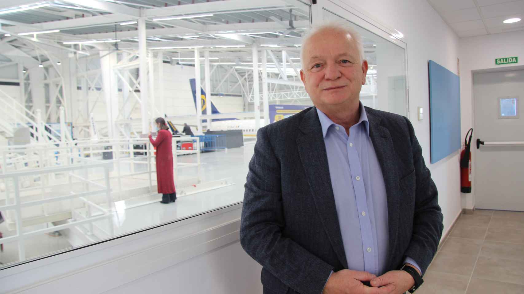 El CEO de Ryanair en el hangar de Sevilla.