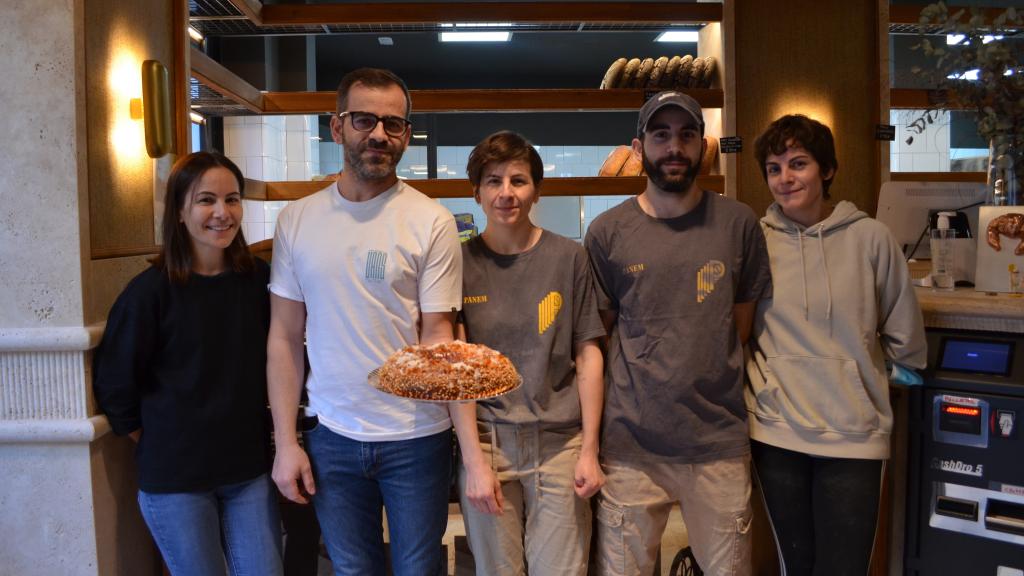 De izquierda a derecha, Marta, Antonio, Ana, Pablo y Laura, los miembros de la familia García que trabajan en Panem.