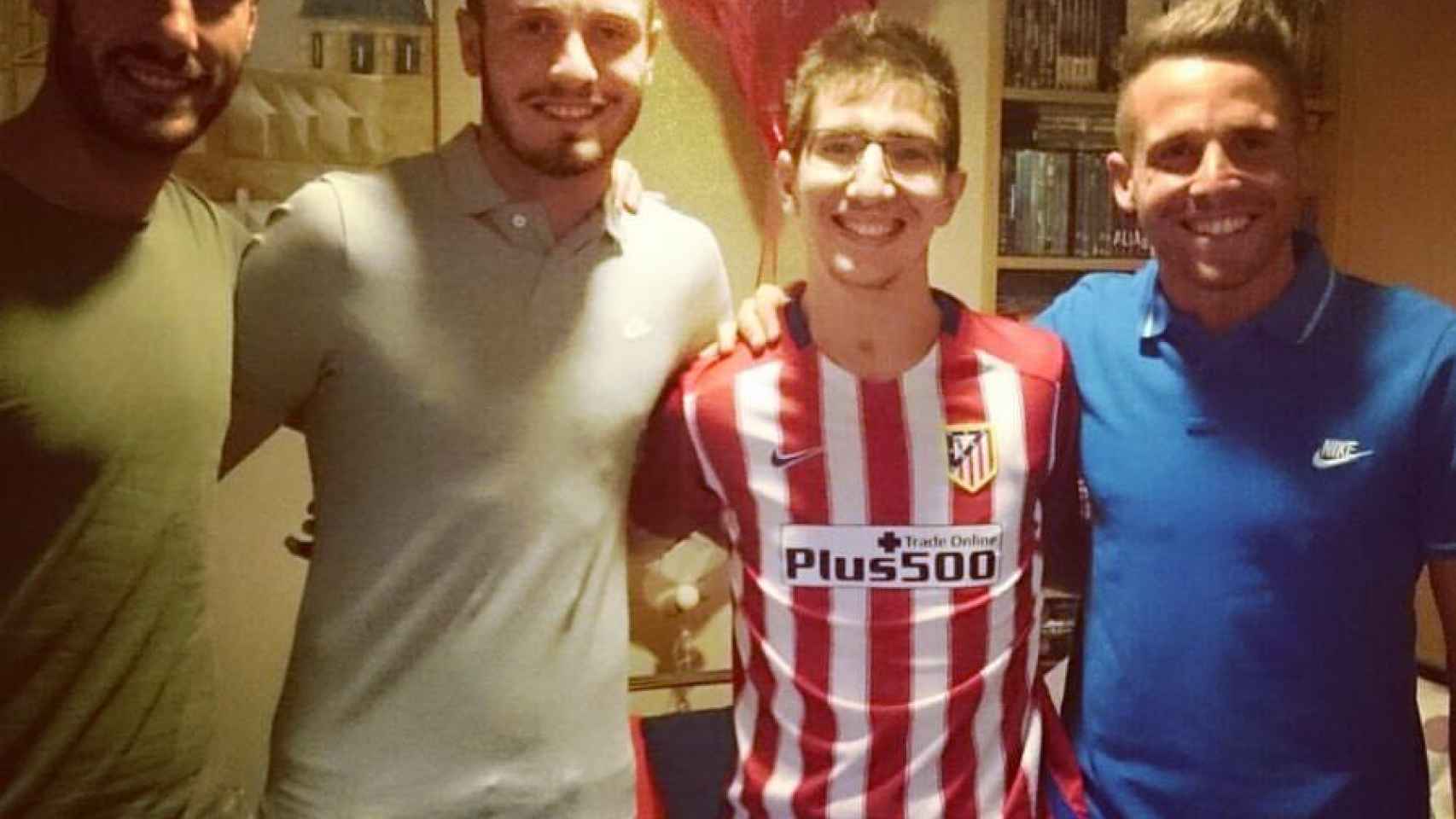 Aarón ha recibido el apoyo de, entre otros, el por entonces jugador del Atlético de Madrid, el ilicitano Saul Ñíguez.