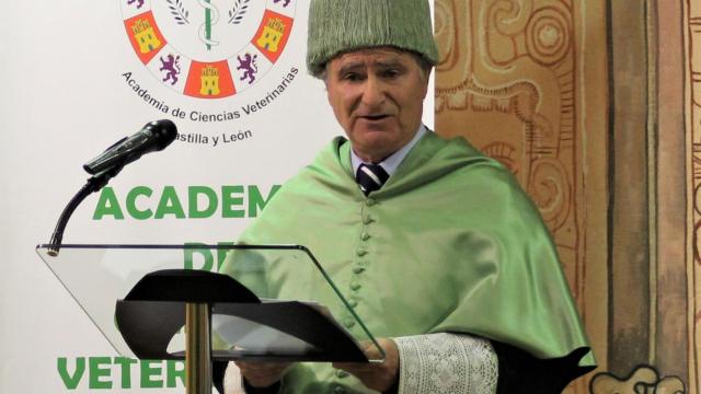 Rufino Rivero durante la toma de posesión como miembro de la Academia de Ciencias Veterinarias de Castilla y León