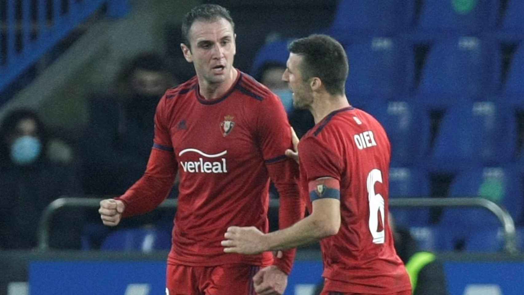 Kike García y Oier Sanjunjo celebran el gol de Osasuna en la Copa del Rey 2021/2022