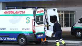 Una ambulancia en el Hospital Universitario de Toledo.