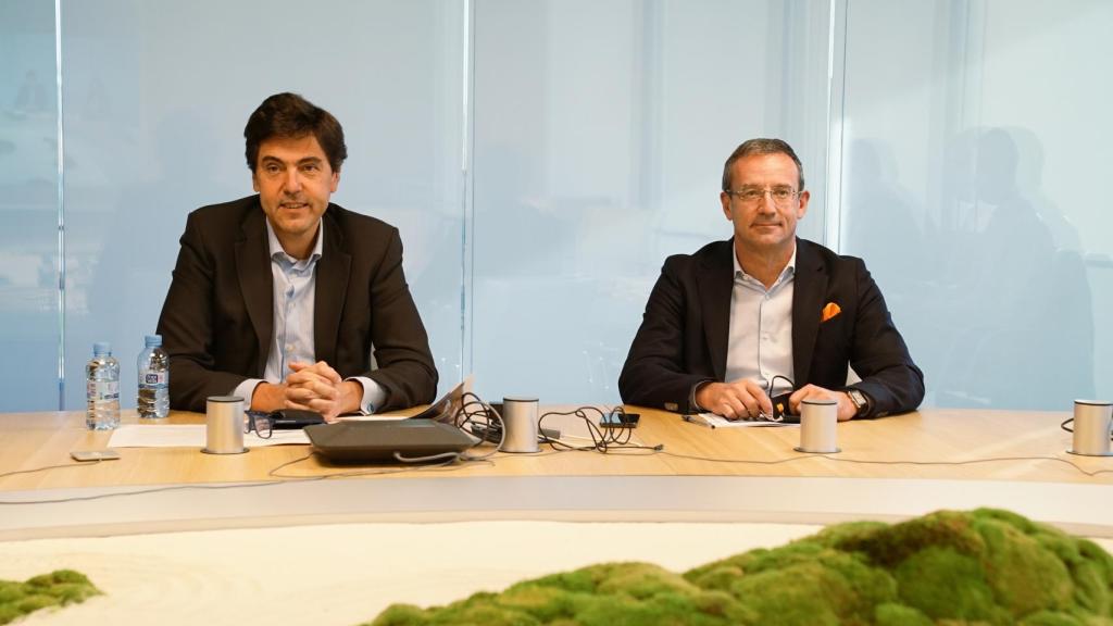 Joaquín Colino, director general B2B de Orange,  y Jean François Fallacher, consejero delegado de Orange España.