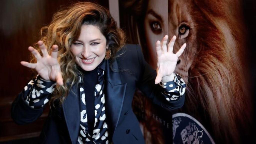 Estrella Morente emula un león en alusión al título de su nuevo disco.