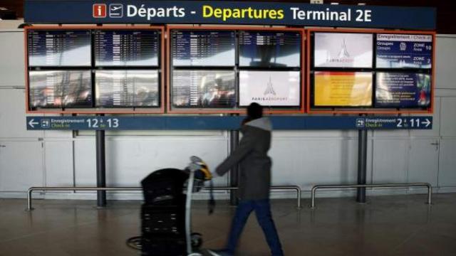 Un viajero en un aeropuerto de Francia. EP