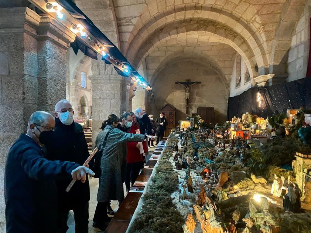 Un momento de la visita al Belén de San Fiz de Solovio (Concello de Santiago).