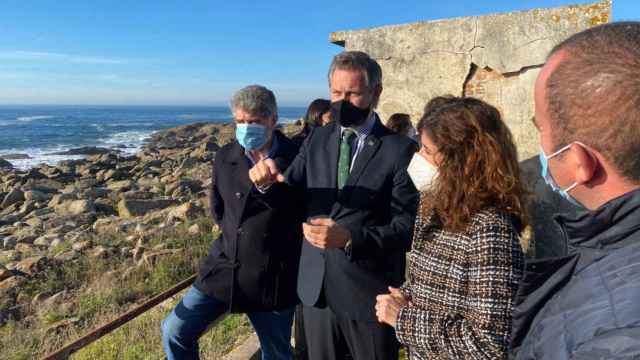 José Miñones ha vistado la parroquia de Mougás junto a la alcaldesa de Oia, Cristina Correa