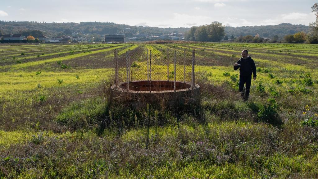 Un pozo desde el que se extrae agua para consumo.