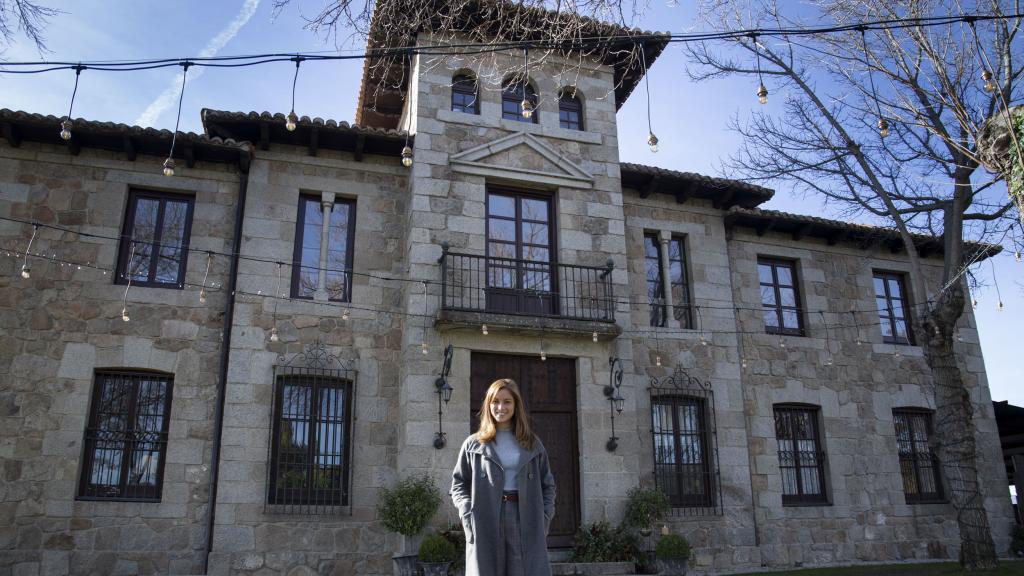 Rocío, frente a la Casa de Toledo.