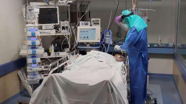 Un paciente afectado de Covid en un centro sanitario.