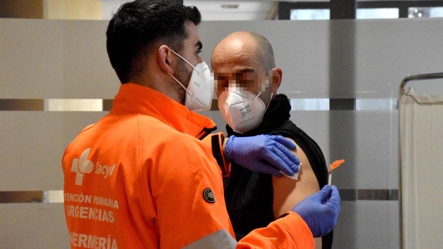Un momento de la vacunación de Policía Nacionale en Zamora