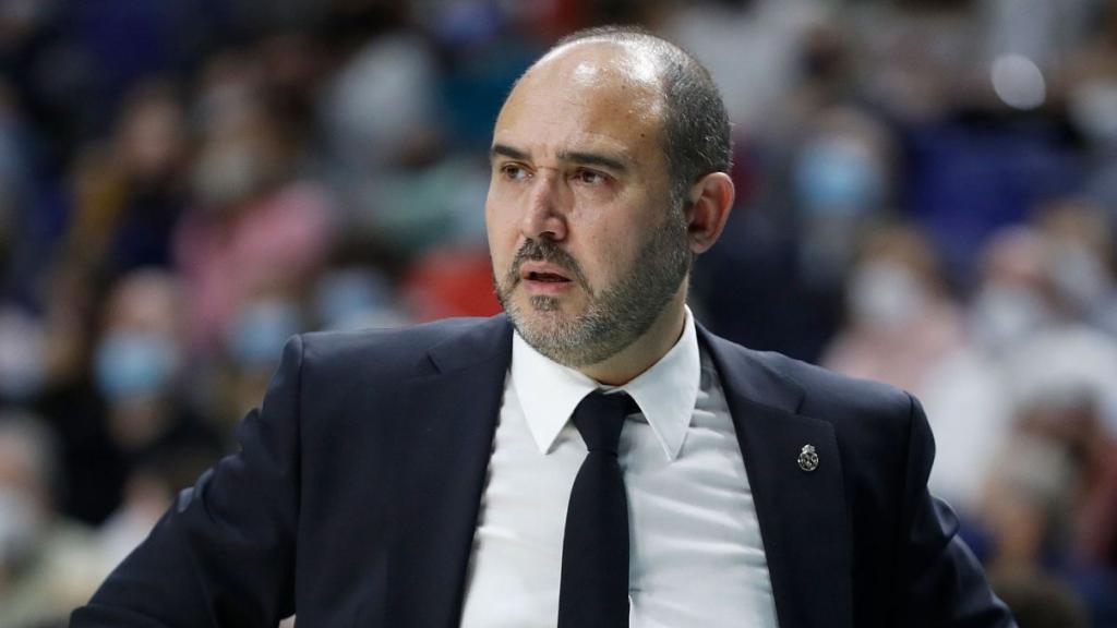 Chus Mateo, durante un partido del Real Madrid de baloncesto