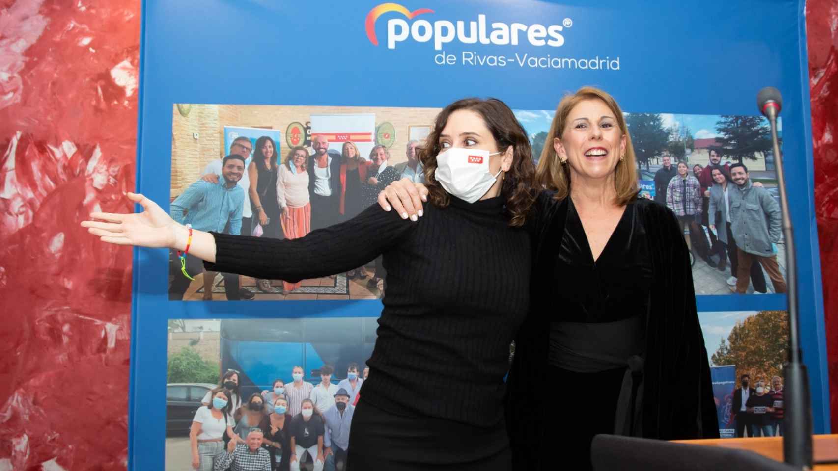 La presidenta de la Comunidad de Madrid, Isabel Díaz Ayuso, y la portavoz del PP en Rivas, Janette Novo.