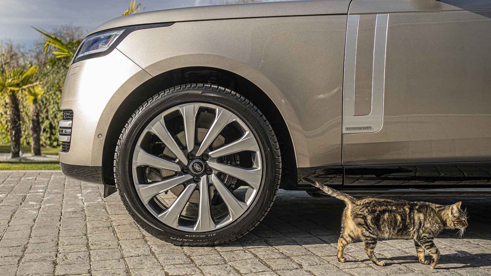 Inicialmente el Range Rover se comercializa con motores diésel y de gasolina híbrida enchufable.
