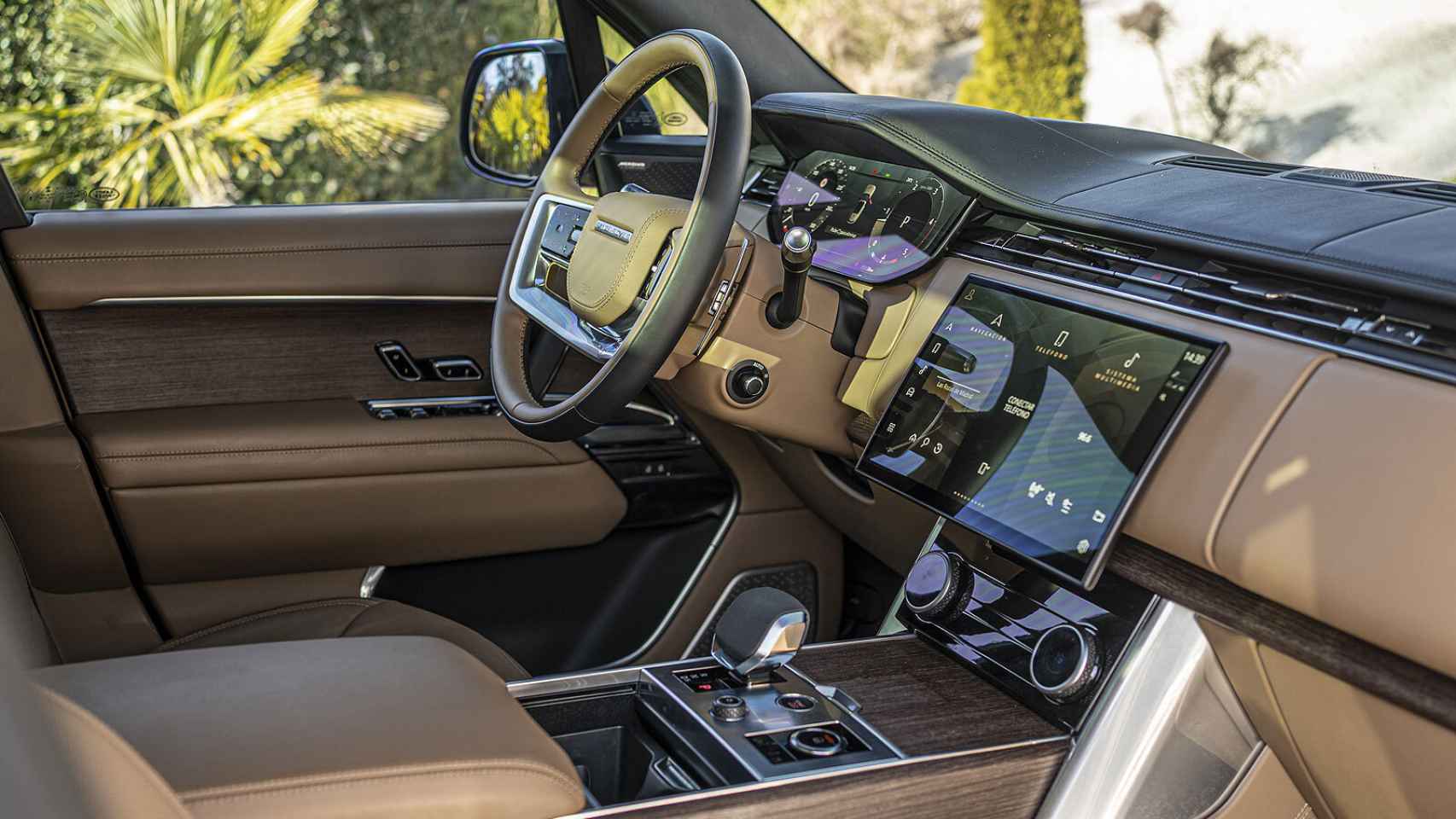 Interior tecnológico del Range Rover.