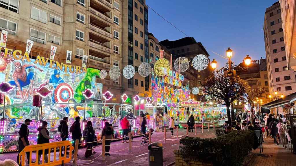 El parque de atracciones en la calle Rosalía de Castro.