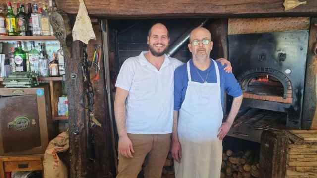 Juan y su hijo Hervé, segunda y tercera generación de O Carro.