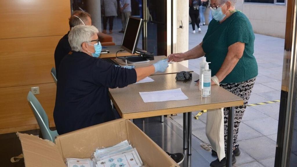 Alicante repartirá gratuitamente mascarillas en la Plaza del Ayuntamiento