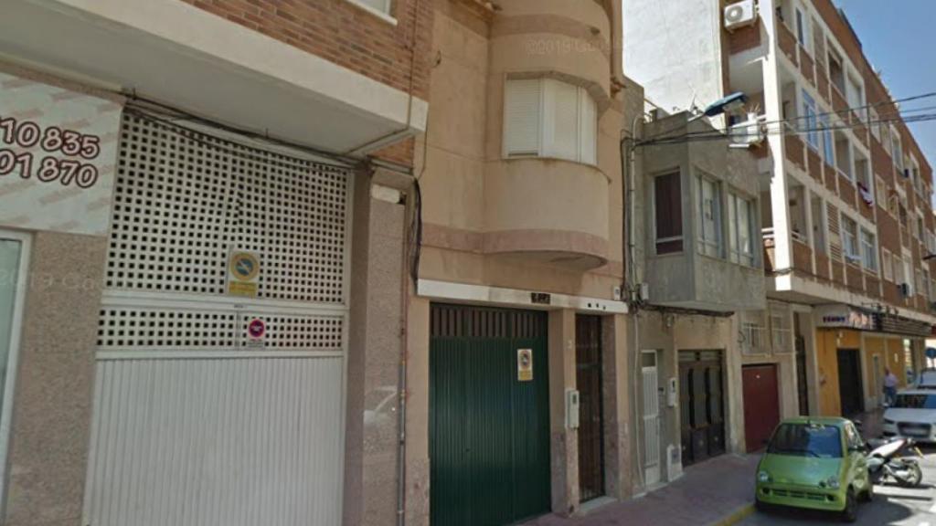 La calle de Torrevieja donde ha tenido lugar el crimen.