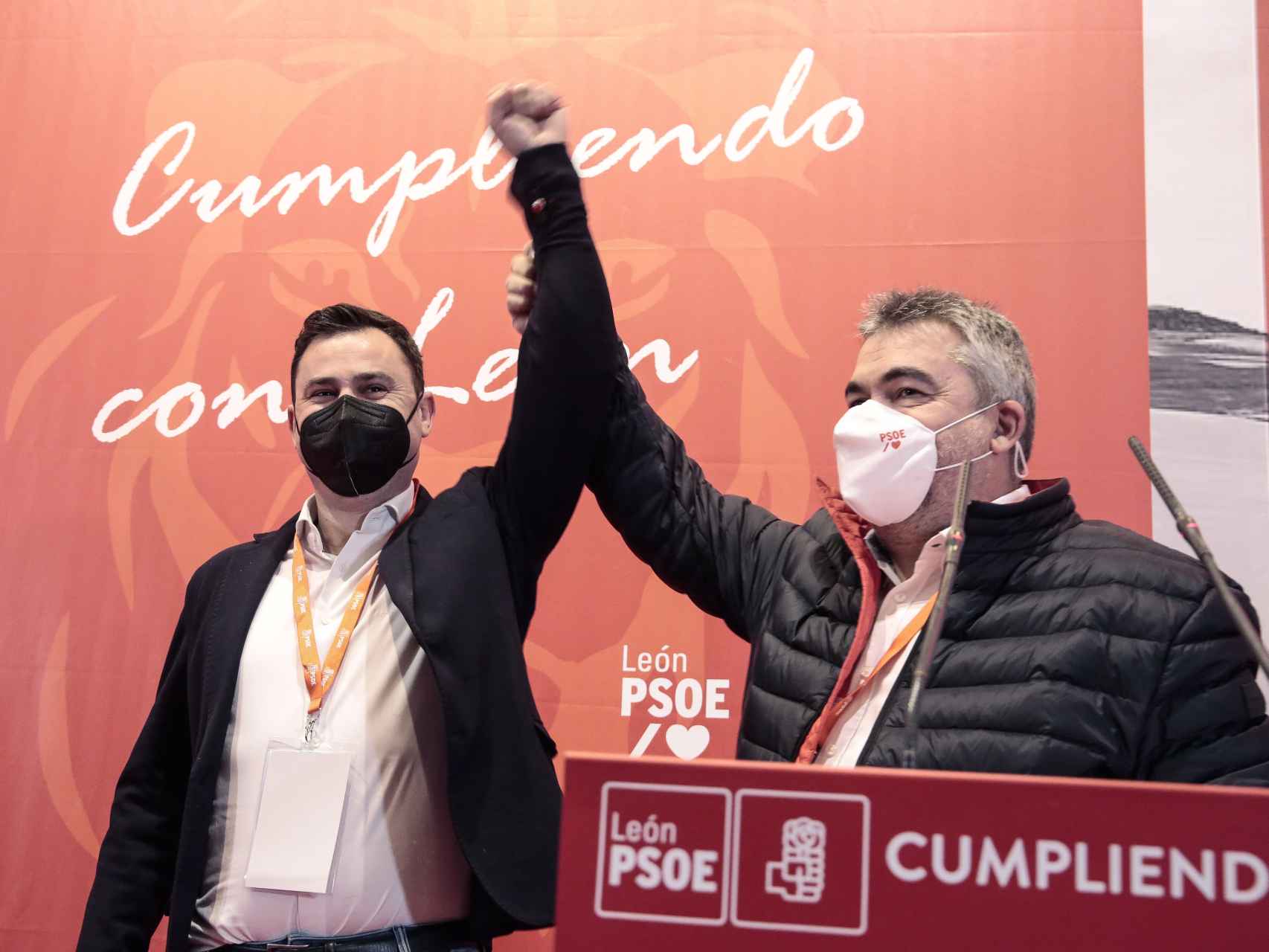 Campillo / ICAL . Javier Alfonso Cendón es reelegido como secretario provincial del PSOE en León. Junto a él, el secretario de Organización del PSOE, Santos Cerdán