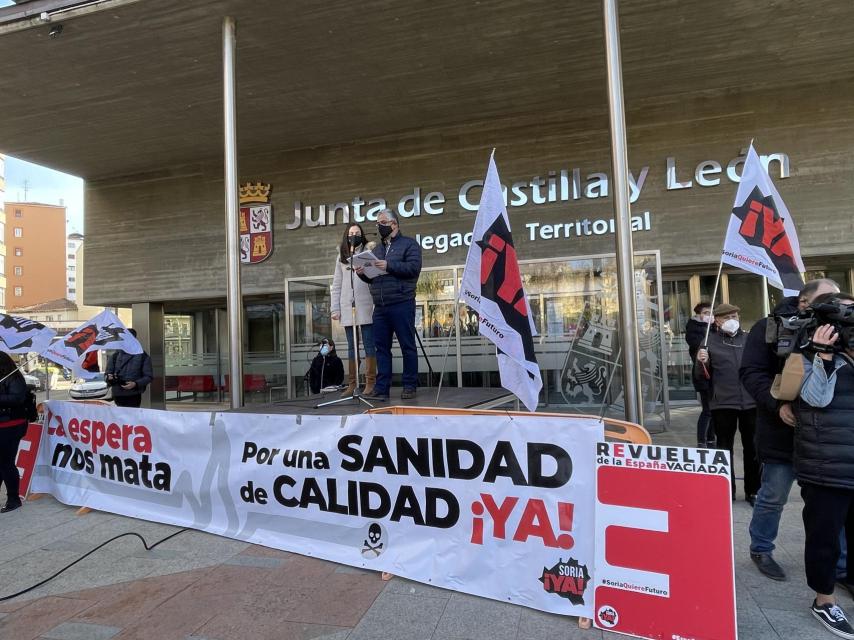 Concentración de Soria ¡YA! ante la Delegación de la Junta